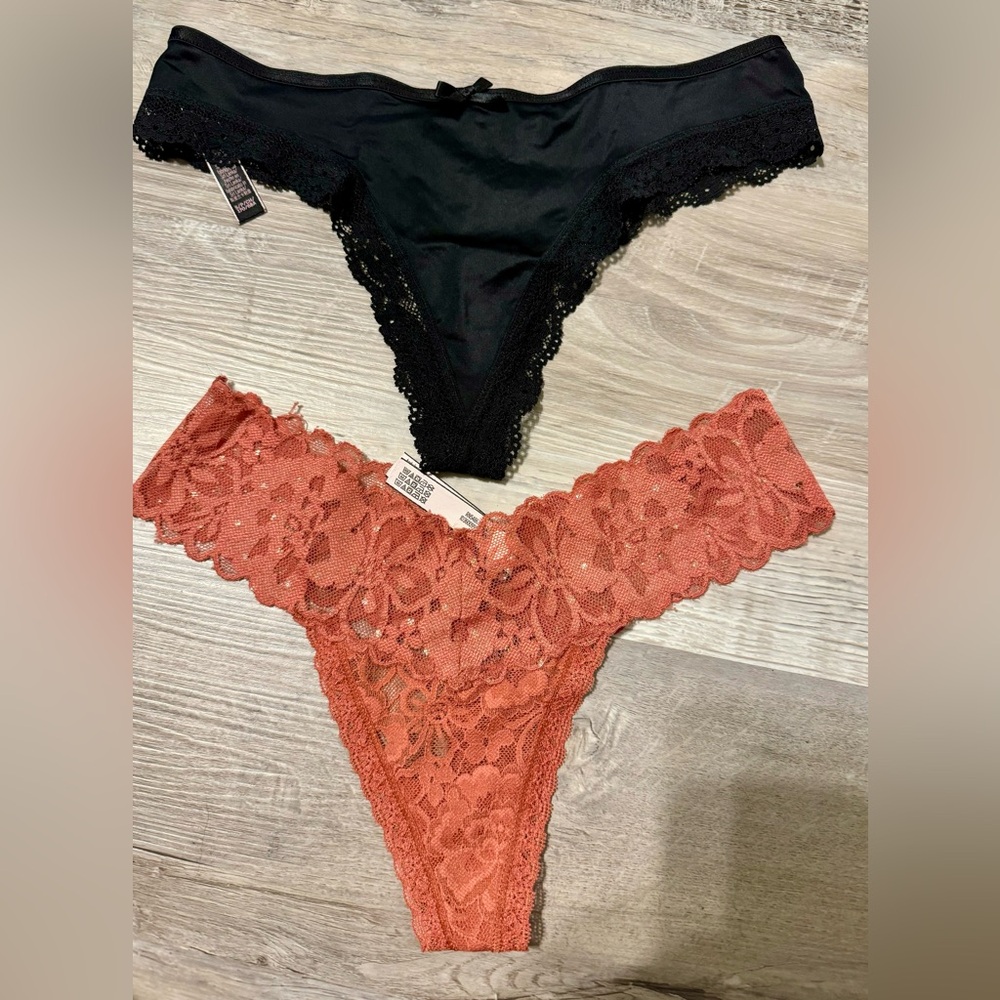 Set of VICTORIA’S SECRET orange thong panties with lace, size XS,